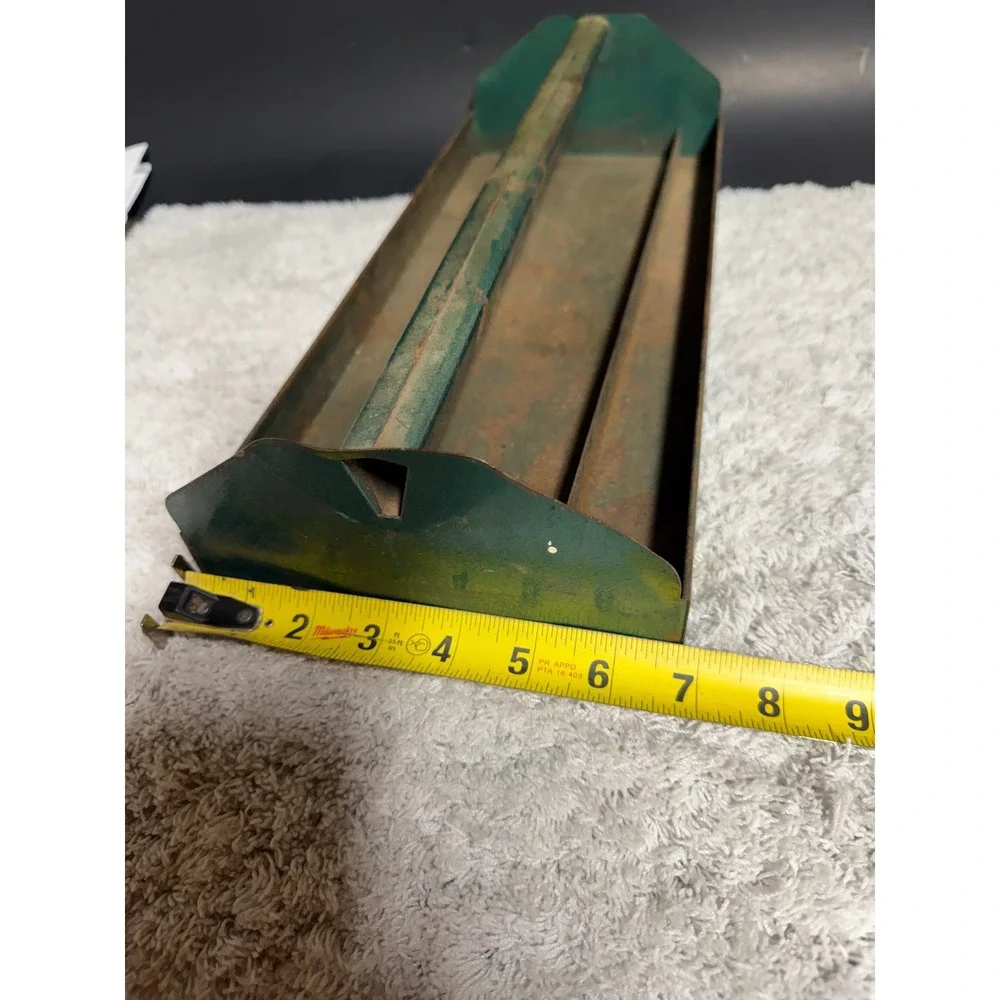 Unbranded vintage metal